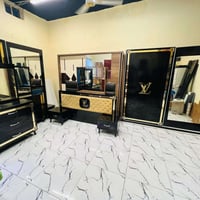 غرفة نوم • مستعملة • ٥ قطع