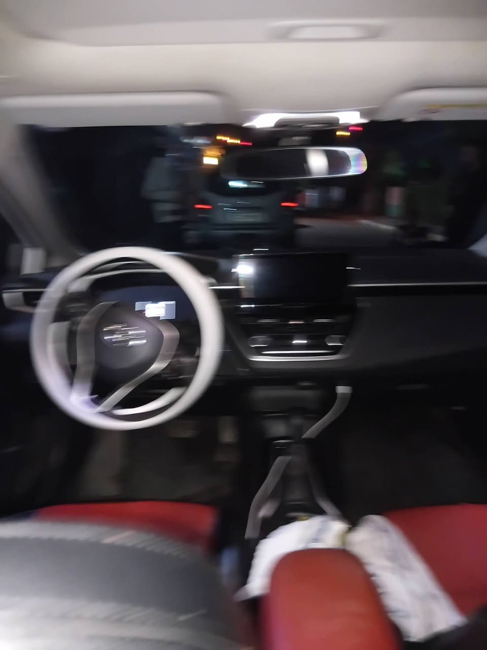 سلام عليكم 
كورلا موديل 24 هيبرد حرة بسمي تحويل ثاني يوم 
معروفه مواصفاته سيارة مكفوله دحكه جاملغ خفيفه موضح بصورة سعر ١٤٠ رقم ***********
