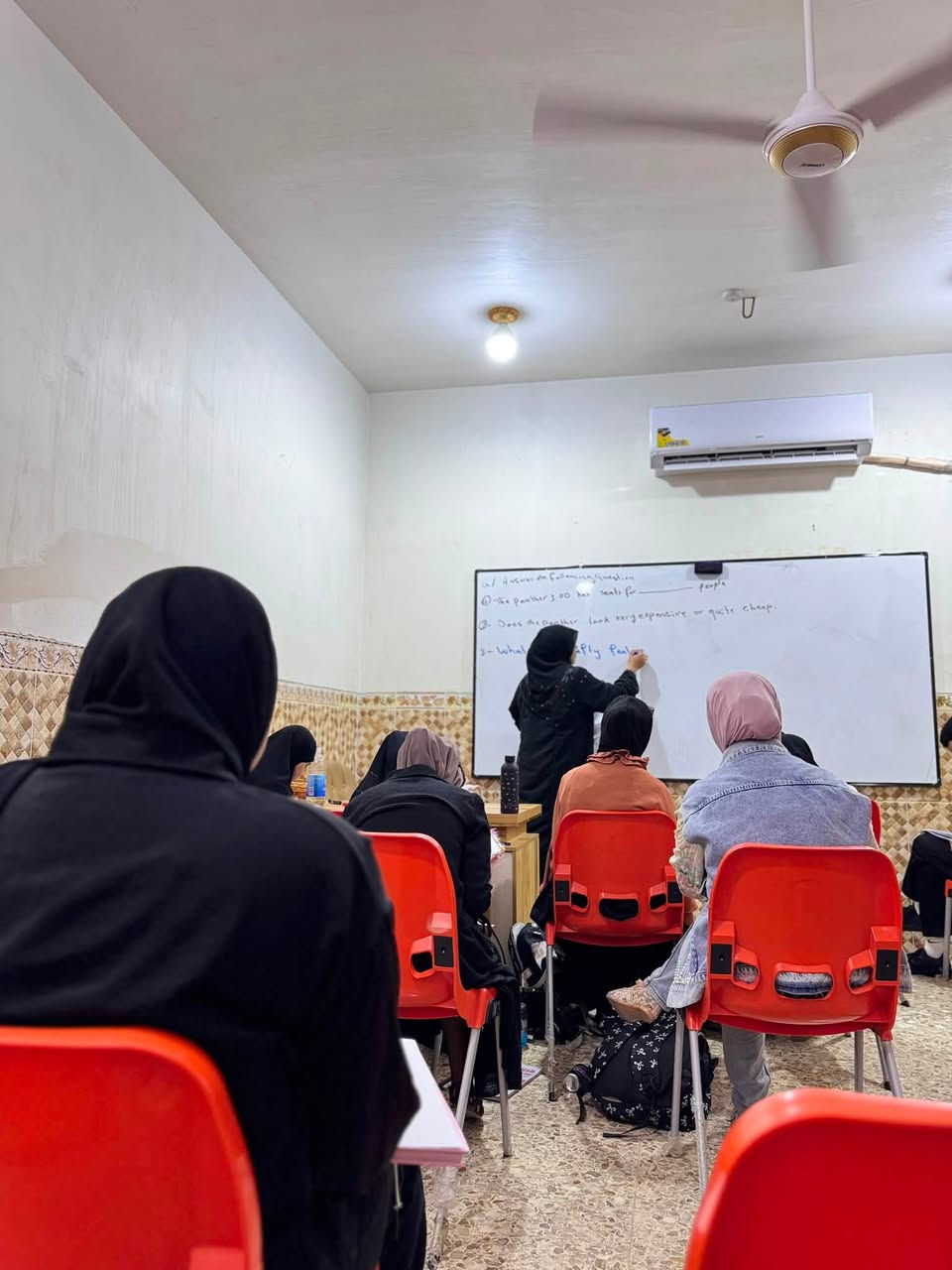 طلبتنا الأعزاء في صف الثالث المتوسط، استمرارنا في التمارين والمراجعة هو طريقنا الوحيد للوصول إلى هدفنا. اليوم كانت التمارين حول (Panther 3.0) وكيفية التعامل مع الأسئلة الوزارية.
مستمرين وياكم حتى القمة.. مركز طريق النجاح 💡"
واسط - الكوت - الخاجية - شارع مدرسة النهرين الأهلية - مجاور أفران جنة الحسين.
📞 للاستفسار والتسجيل

***********
