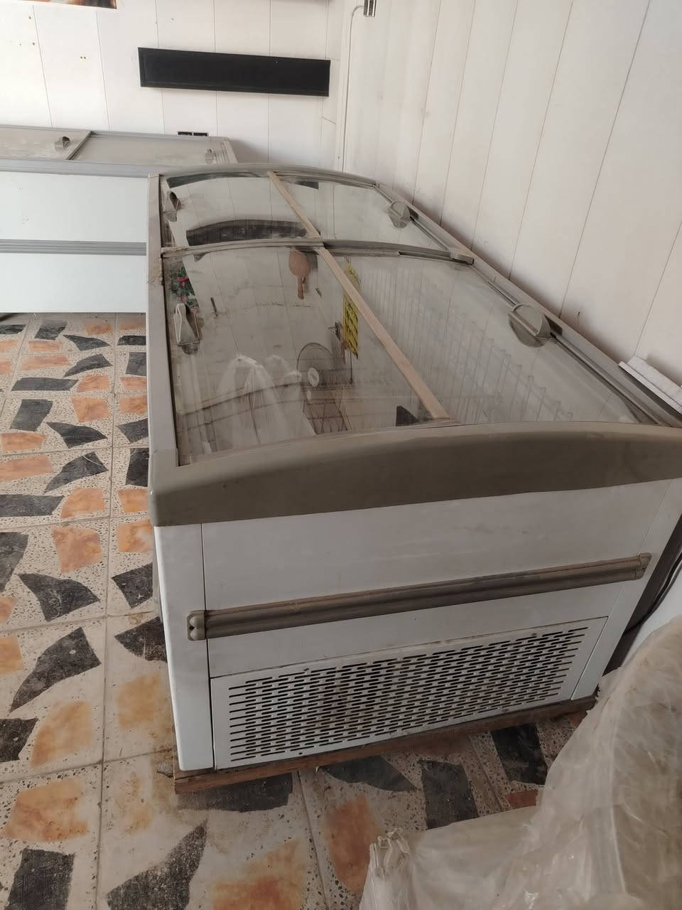 📢 للبيع فريزر عرض تجاري
🔹 فريزر عرض أفقي زجاج منزلق

🔹 الماركة: DeLonghi

🔹 مناسب للمحلات، المولات، السوبرماركت

✔️ يصلح لعرض وحفظ:

- الدجاج

- اللحوم

- المثلجات

- المواد الغذائية المختلفة

🔹 تبريد قوي وشغال 100%

🔹 حجم كبير وسعة ممتازة

🔹 زجاج سلايد سهل الاستخدام

💰 السعر: (900)

📍 الموقع: (بابل /حله /نادر الثانيه )

للتواصل خاص أو اتصال ***********
