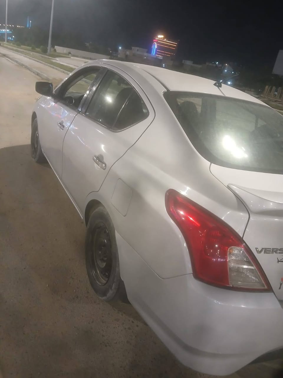 السلام عليكم للبيع نيسان فيرسا ١٦٠٠ محرك مديل ٢٠١٩ وارد امريكي ضربه بجم بنيد وجاملق امامي سياره جاهزه وحمد الله رقم بصره سنويه بسمي تنتهي ٢٠٣١ العنوان بصره البرضعيه سعر ٨٥ وبيهه مجال بسيط ولشراي يتصل *********** البصرة, العراق
