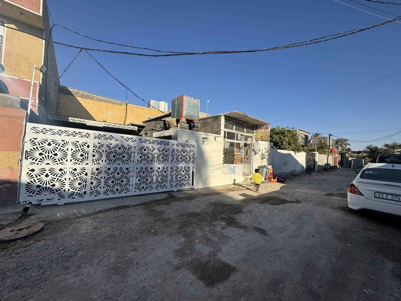 سلام عليكم
يوجد بيت للبيع ابواغريب الشيحه الثانيه  جنس الارض زراعي عقد 117

مساحت البيت 200م يتكون من اربع غرف نوم وصاله واستقبال وصحيات داخليه  وخارجيه  الكراج يسع سيارتين 
ويوجد من ضمن البيت اسواق شغاله وخير من الله 
المنطقه تحتوي على ماء  وكهرباء  وتبليط ومدرسه ابتدائيه واعداديه  وجامع 
 
الاستفسار  ***********
اتصال أو وات ساب 
أسف عل أطاله
