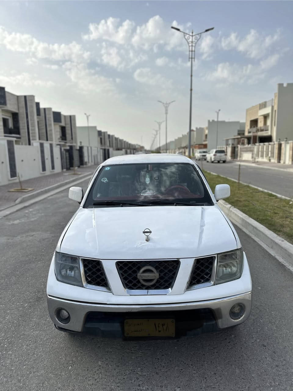 السلام عليكم 
نيفارا 2009  رقم بصرة. تحويل. 
مكينه وكير جاهزات  تبريد منظومة جديدة توني شادها. كهربائيات كلّها شغالة طخم تاير جديد حدادية حلوه. السيارة جاهز ما تصرف عليها شي.     البدي شوف العين. تجي تشوف بعينك  لا تسألني مكفول لو لا.   رسميات وتحويل و كص وشاصي  وعيب شرعي. كله مكفول. بس البدي ما اعرف شنو بيه ما فاحص.    السعر 66.  مكاني البصرة مجمع الأمل السكني  ***********. ما متواجد على النت فقط اتصال
