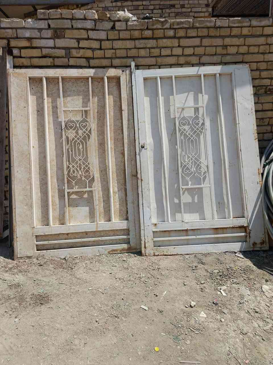 سلام عليكم غراض مستعمله للبيع كاونتر مترين ونص طباخ يشتغل بس يرادله ترتيب وباب ريسي هم مترين ونص شراي يتصل ***********
