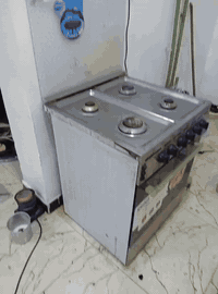 طباخ جديد حته الفرن مامشتغل ومامستخدم هواي السعر 200 وبي مجال 07734395...