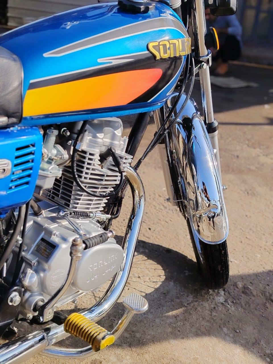 السلام عليكم
من رخصة الادمن
إيراني للبيع 4 كير سونك اصل ابو الختومات موديل 2025 جديده زيره ماشيه 5 الاف
نضافه 1000 الله شاهد ما متعوبه من البيت للبيت سعر جداً مناسب زيرو شباب الله شاهد مال جنيه دراجه مطالعه للشارع اني صاحب كهوه من البيت للكهوه مواصفات كدام عينك بيها نقص شي بسيط ( المرايات) مكاني التاجي قرب مطعم دجلة الخير قبل معسكر للتواصل خاص او عل رقم *********** بي واتساب سعر 600 وبي مجال حك الجيه وحياكم الله
