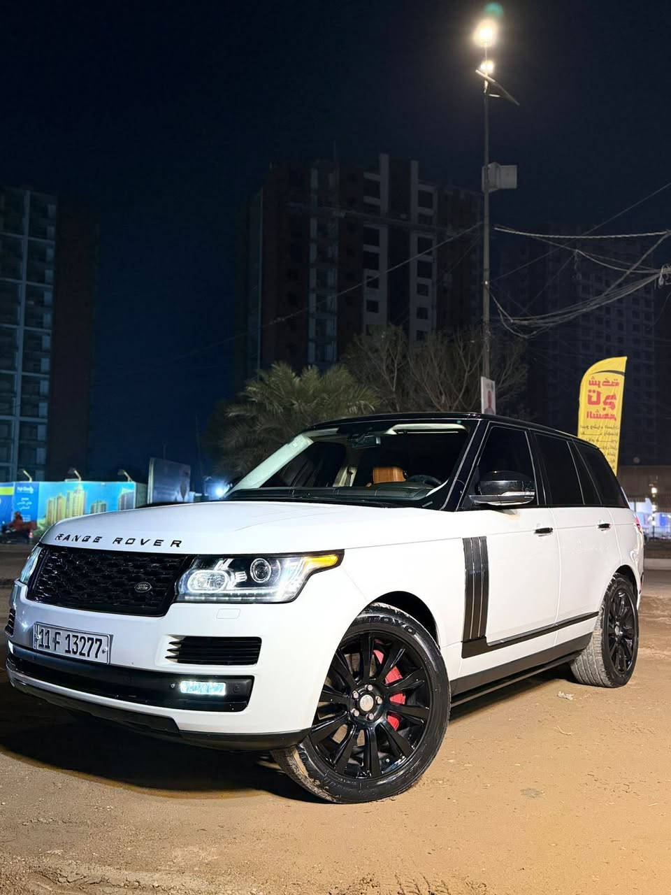 � رانج روفر فووك – بلاك إديشن | رقم بغداد
موديل 2013 | فول مواصفات | فحص شرط السونار

🌟 ملاحظة: التچوة الخلفية كهرباء
⚪ اللون: أبيض Black Edition
🧡 الداخلية: لون قرميدي مميز
🏢 وكالة سردار – كفالة عامة
🌍 ضمان دولي

⸻

🔥 المواصفات:

▪️ عداد المسافة: 68,000 كم فقط
▪️ المحرك: 8 سلندر – سوبر تشارج
▪️ قمارة شامواه
▪️ دوسات شفط
▪️ أبواب شفط
▪️ كاميرات
▪️ رادار
▪️ مساج
▪️ فول مواصفات بدون نقص
▪️ ما يحتاج نكتب أكثر… السيارة تحجي عن نفسها 😍
▪️السيارة مصرف عليهة25ورقة
▪️السعر /تواصل خاص 
⸻

📍 مكان السيارة: بغداد

🔄 التحويل مباشر

📞 للاستفسار والاتصال أو واتساب:

***********
