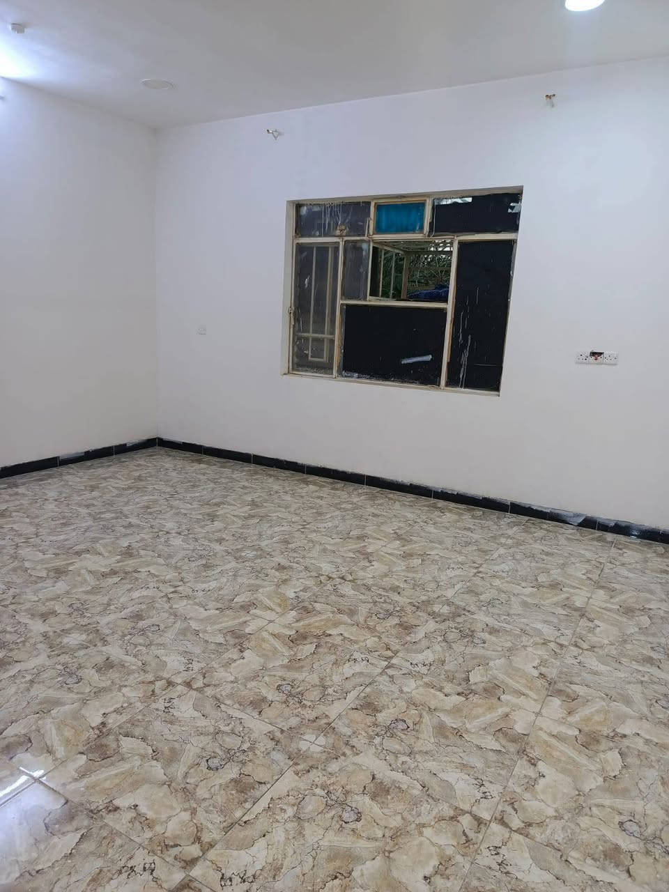 سلام عليكم مرخصت الادمن
بيت للبيع 
صالة + غرف نوم 3+حولي 2 في الطابق الاول و الثاني
طرمة كراج
 صحيات داخل و خارج
 مطبخ كبير 
المساحة 210
سند 25 
العنوان الطارمية شارع الشهداء 
قرب جامع عمر بن العزيز 
للئستفسار على هذه الأرقام
***********
***********
