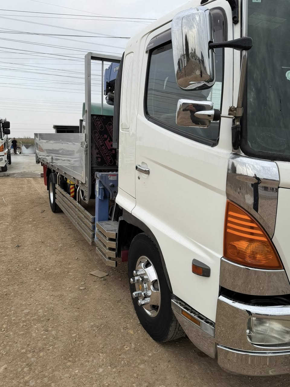 سلام عليكم للبيع هينو كرين
موديل 2023 رقم بغداد 6 وربع 3سلايت مخالف

سياره جديده و مكفوله كفاله عامه

العنوان واسط الصويره

*********** 

***********
