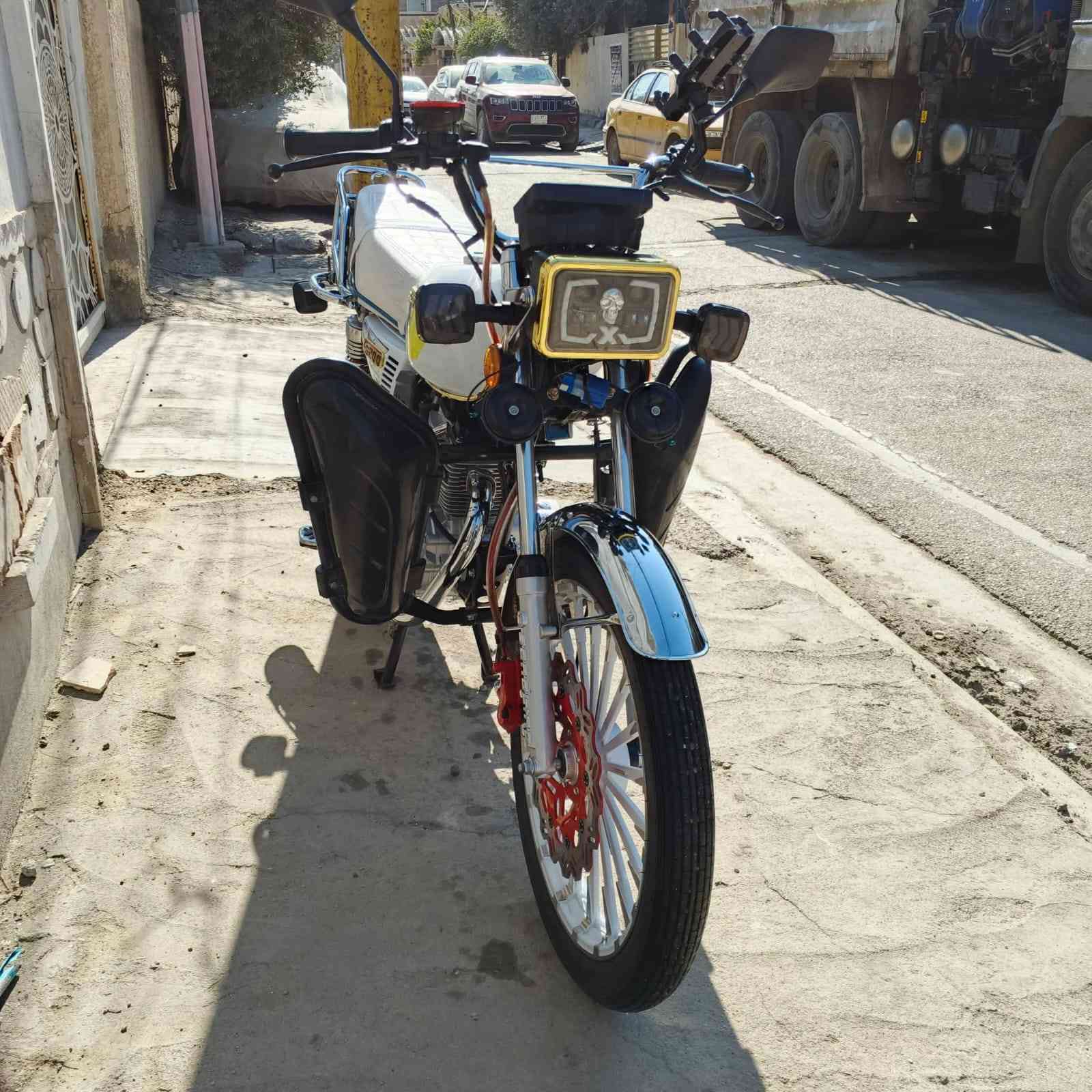 السلام عليكم دراجه سونك جديده موديل ٢٥ للبيع مكاني الدوره السعر 850وبيه مجال
***********
