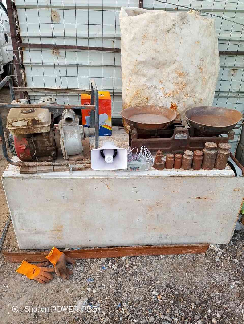 السلام عليكم
عندي هذني الغراض للبيع خنزيرة وجادر مال كيه وميزان هوة والعيارات وسماعه ام الحاكيه للبيع 
الرقم ***********
