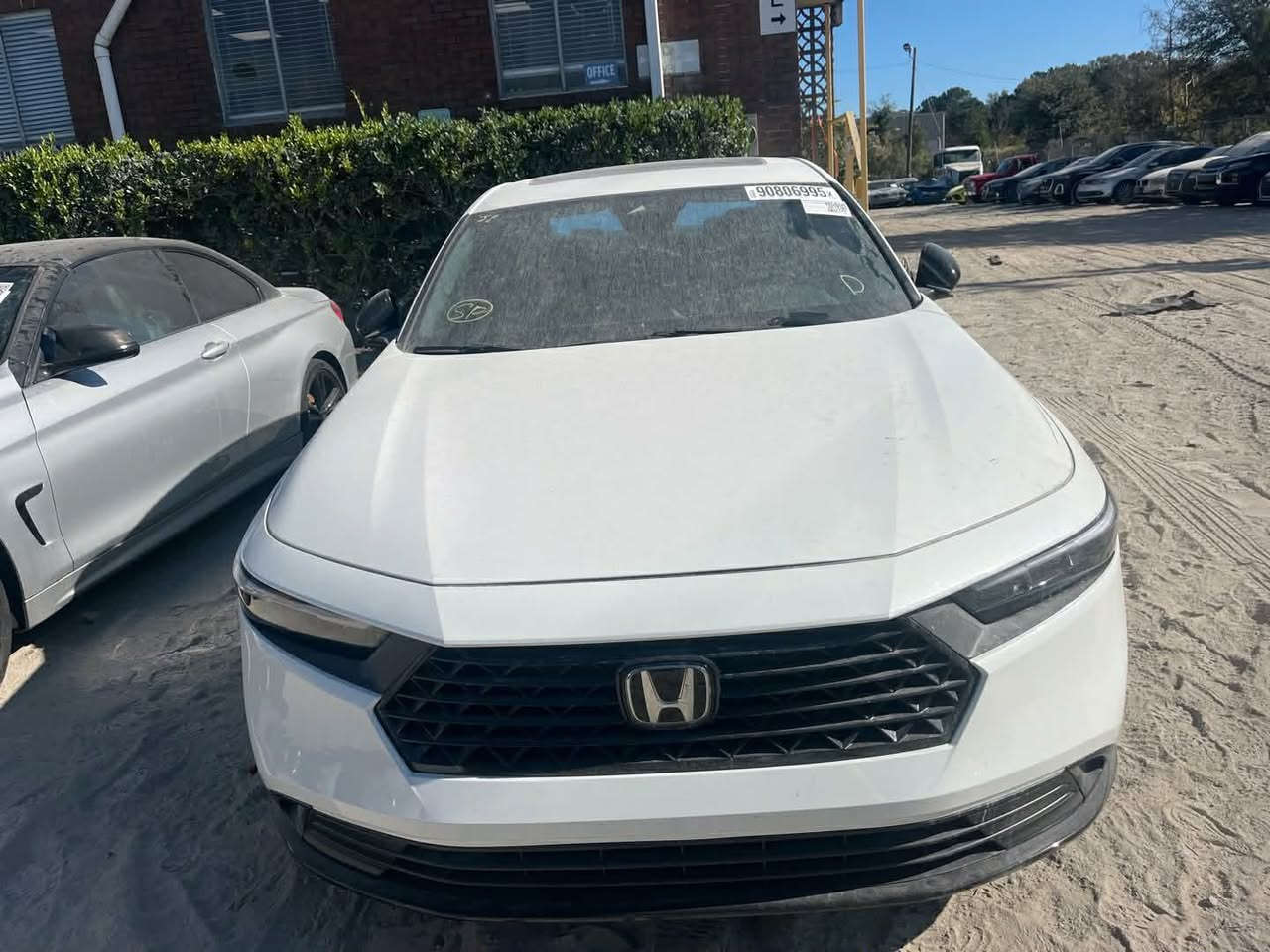 السلام عليكم 
وصول جديد الى منطقه الحره 
هوندا اكورد هايبرد سبورت L
موديل 2024 
ماشيه 11 الف ميل
مكينه 2000 دوش 
 الشاصي 1HGCY2F72RA064751
بدون ايرباك 
ابيع السياره حره 
السعر :160 
اي استفسار : ***********
