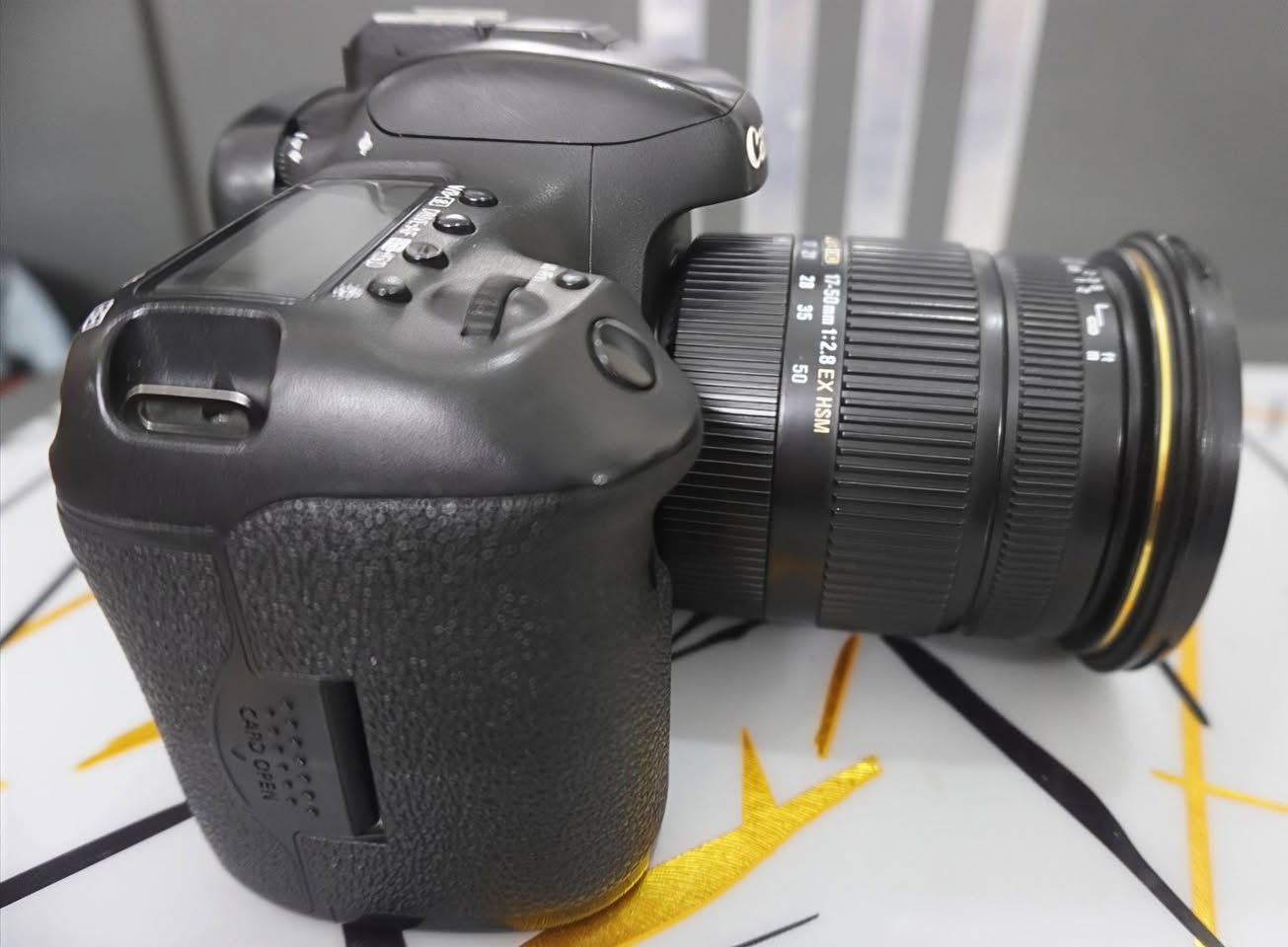 للبيع  كانون 7d مارك 2  مع عدسه  17 50 فتحه 1.8 مع     ٧٥٠  الف  دينار


**إذا كنت صاحب هذا الإعلان وتريد حذفه لأي سبب، رجاءا أرسل رسالة إلى الدعم الفني**