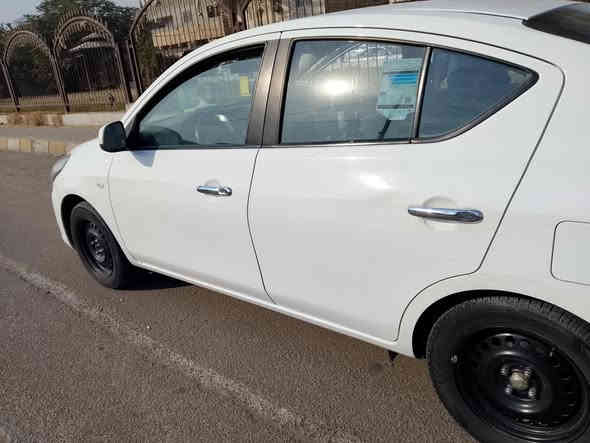 نيسان سني هندي بليته زركه موديل ٢٠٢١ رقم اربيل بيهه الجاملغ الأمامي ربع منه بارد والجاملغ الخلفي الأطار بيه بارد وبيهه دحجات موضحه بالصوره مكفوله من الصبغ والمعجون السعر ١٠٥ مكاني بغداد الحريه ***********
