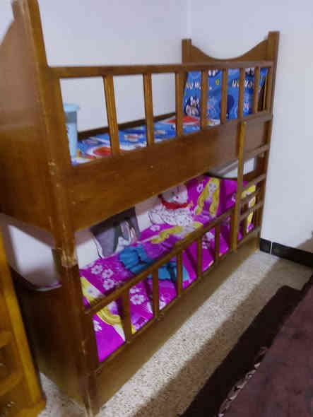 للبيع تخت اطفال طابقين حل وشد ما ثابت 
130الف وبي مجال للطيبين شراي اتصل ***********
*********** العنوان جانب الايمن يرموك الثانية
