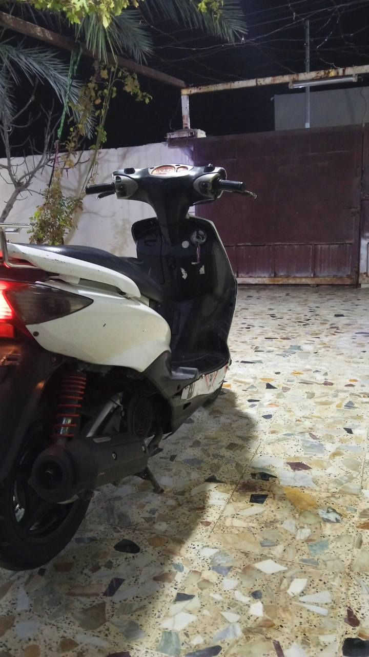 اسلام عليكم دراجه للبيع سكنس نثيه كلهة شغاله سلف هندر كلهة شغاله مكاني ديالئ لغالبيه لسعر 450او بيه مجال  رقمي ***********
