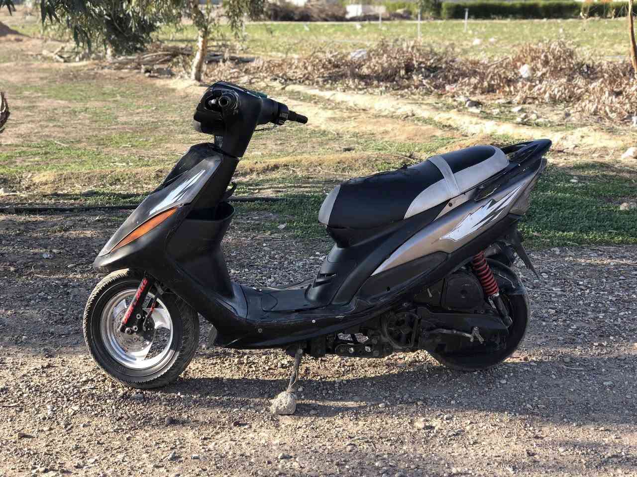 سلام عليكم دراجهً عدله 49 الدراجه مفتوحهً هاي كدامك ما ناقصها غير كابريتهً.بس سلف جديد هندرً واحد تشتغل توايرً جلاتين السعر 400بكان الاسحاقي (***********
