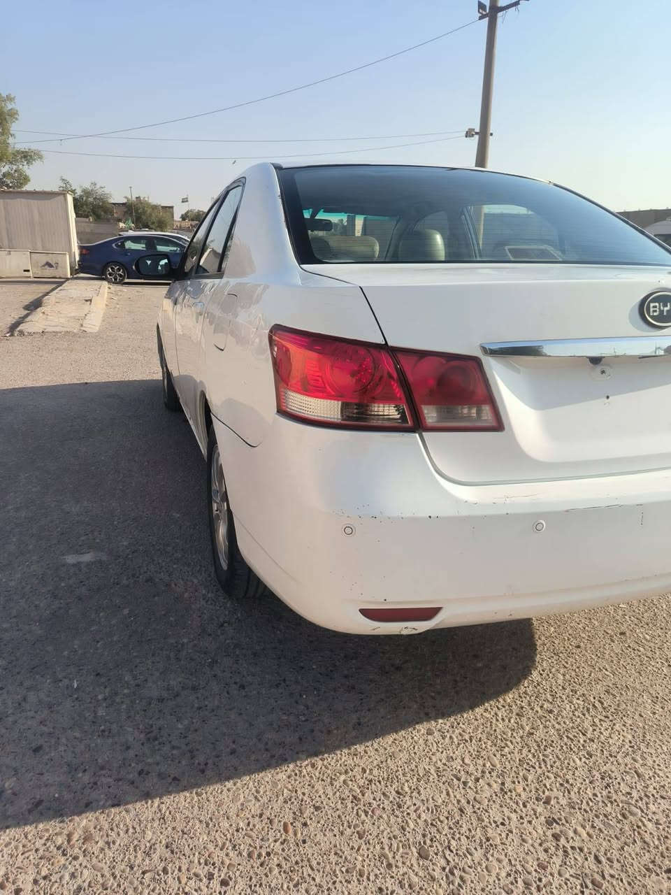 السلام عليكم 
BYD G3 2014 مزاد 
مكينة وكير مكفولات لاتنقيص ولاتبخير شرط شلعة ومعدل ، عليها ادامة نوزلات بلكات جدد مجاول جدد ، فيت بم جديد ، فلتر بانزين شاشة اصلية وكامرة حساسات كلها شغالة اشارة ترحيب كهربائيات كلها شغالة مابيها نقص سيارة جاهزة من كلشي وبيها شوي خياس بلباب مال سايق محرك 1800 كير اوتماتيك مبدل فلاوين + كير حاوية جديد ياباني محرك لانسر  سيارة مصروف عليها هواي الله شاهد لابيها ضربه ولا كص سيارة كلها ختم واحد ترايك للبصرة وتترقم بابل مشروع وطني نقصها بس غاز تبريد السعر 40 وبيها مجال رجاءا لحد يكسر بسعرها سيارة متعوب عليها ومصروف عليها هواي المو شراي لايتعبني  للاستفسار ***********
