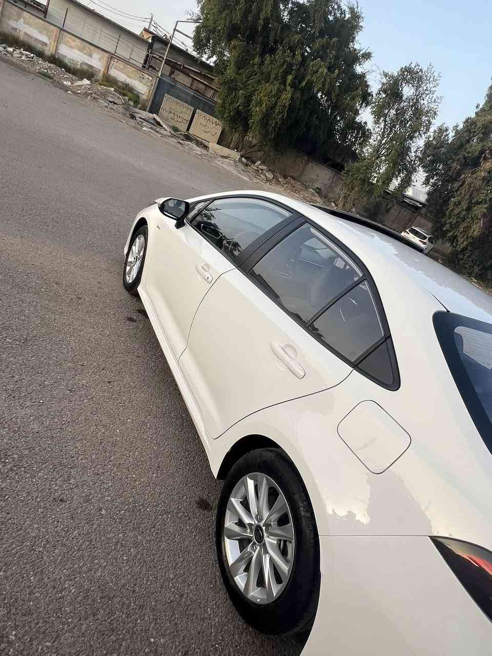 سلام عليكم
للبيع 
كورلا هايبرد 2024  شكل الخليجي
رقم بغداد بأسمي تحويل ثاني يوم ماشيه 28 الف
بيها بارد بل بابتين من جوه و الدوسه صبغ واقل من ربع الدعاميه الخلفيه صبغ 
مواصفات السياره..
سعة المحرك 1,8L
 مرتبط بناقل حركة أوتوماتيكي  
سلايد رووف
 لايت زينون + LED
 مفتاح التشغيل بصمة
 دشبول ديجيتال 
 شاشة اصلية
 كاميرا 
المقاعد جلد اصلي مثبت السرعة 
 حساسات ضغط اطارات 
 تبريد شاشة
قطعتين تبريد
هاند بريك بصمة
 نظام مانع الانزلاق 
اوتو هولد Auto Hold 
اشارة في المرايا الجانبية
السعر:(147ورقه$) وبيها مجال بسيط
للاستفسار اتصل :***********
