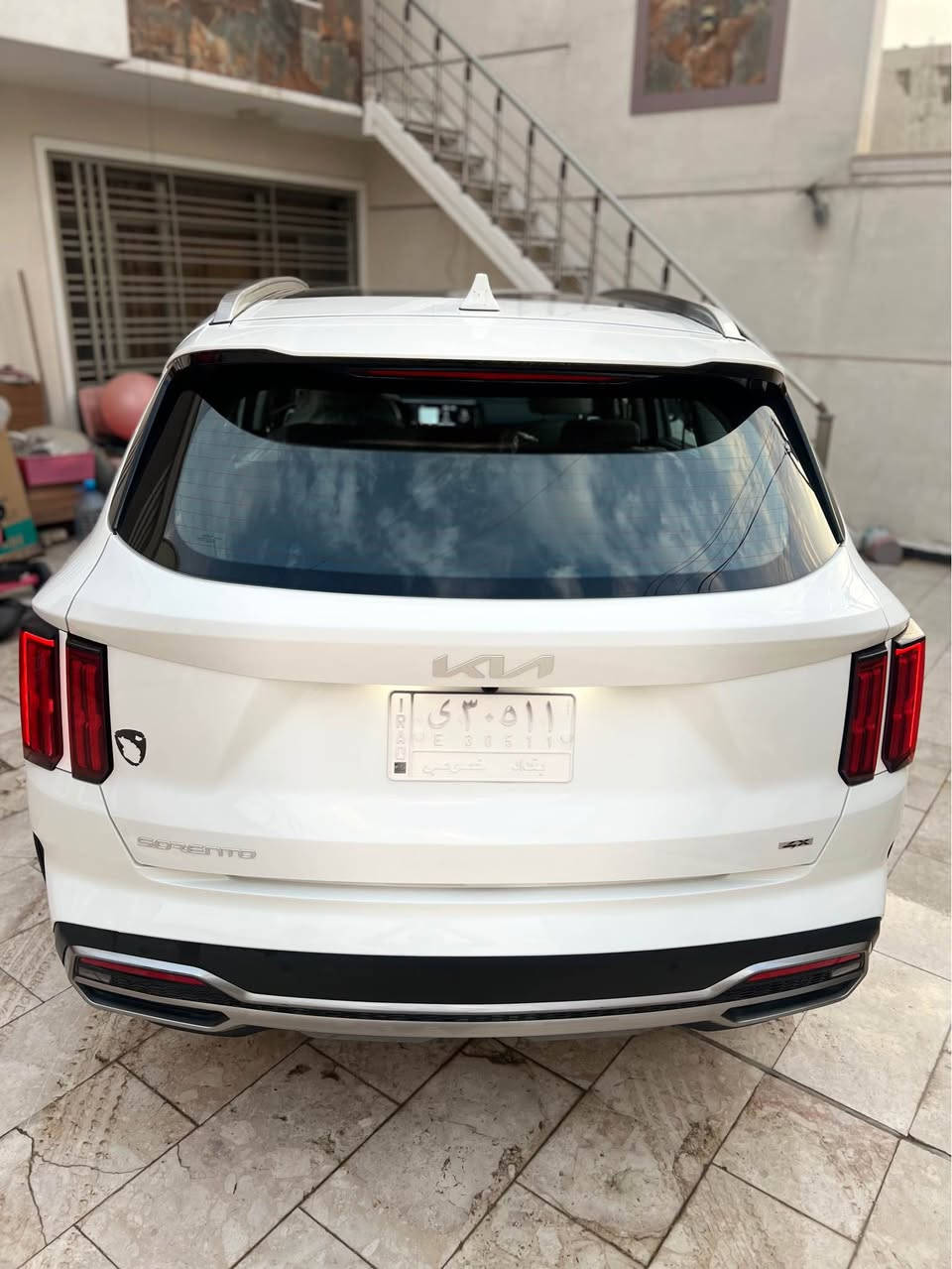 السلام عليكم 
كيا سورنتو  2023 للبيع لون ابيض خليجي محرك 6سلندر 
ماشيه 33 الف كيلو بيها بارد بسيط بالجاملغ وعندي صورته من انطخ  رقم بغداد 

المواصفات :- فول 

بانوراما
خمس كامرات 360
شاشة لمس
كير ماوس 
فور ويل
تدفئة +تبريد كشنات
7 راكب 
كشنات جلد
جنطة كهرباء
كشنات كهرباء 
حساسات امامي خلفي 
بصمةتشغيل+ابوب
وبعد بيها مواصفات مذاكرها 

مكان السياره زيونة 

السعر (32،500$) وبيها مجال بسيط 

الرقم للأستفسار (***********) بغداد, العراق
