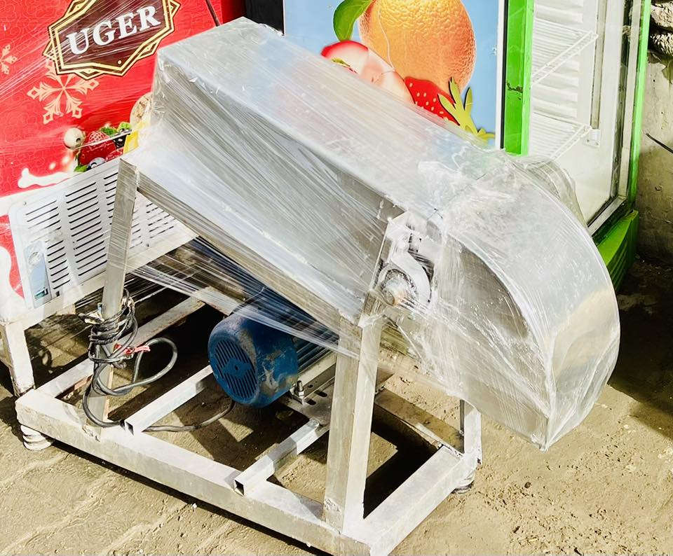 السلام عليكم اخوان عندي
1-كبوس موطه ضوئي عدد 2
2-مبراشه ثلج جديده مامستعمله
3-عارضات ايكور تركي الاصلي عدد 2
4-مولد 20 أمبير 
***********
