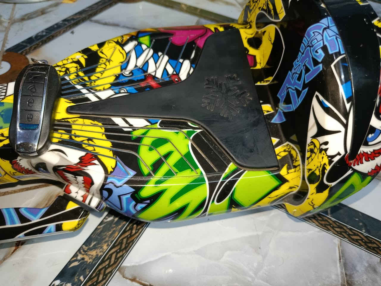 السلام عليكم
سكوتر شحن للبيع توازن
نضيف جدا مع الشاحن والريمونت
50 الف فقط
متوفر توصيل


**إذا كنت صاحب هذا الإعلان وتريد حذفه لأي سبب، رجاءا أرسل رسالة إلى الدعم الفني**