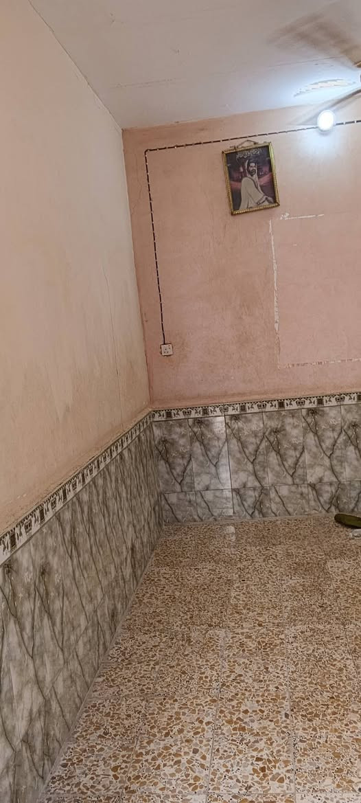 بيت 150 متر غرفتين وصاله وديوانيه ومطبخ وصحيات داخليه وخارجيه تضحيه شارع العياده قرب الاستداره الثانيه للاستفسار ***********
