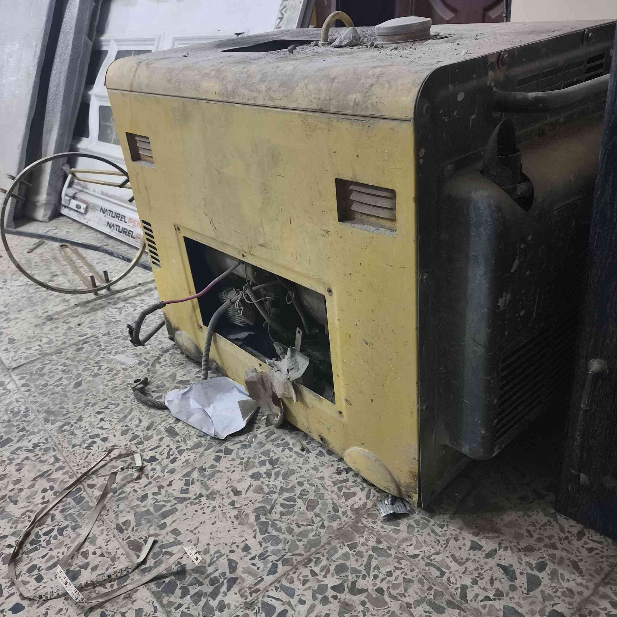 مولدة للبيع 5k نقص بس باتري
بحاله جيده جدا السعر ٣٥٠ ألف 
مكانها بغداد حي الجامعة قرب نفق الشرطه


**إذا كنت صاحب هذا الإعلان وتريد حذفه لأي سبب، رجاءا أرسل رسالة إلى الدعم الفني**