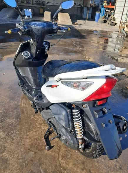 بسم الله الرحمن الرحيم 
السلام عليكم 
ماكس ثعلب للبيع مكينه بلادية خير من الله صوت متسمعلها 
دراجه نظيفه ومرتبه اي نقص مابيه من ناحيه مكينه وكهربائيات كلها شغاله 
السعر 700 وبيه مجال 
مكان بغداد الحسينية
***********
