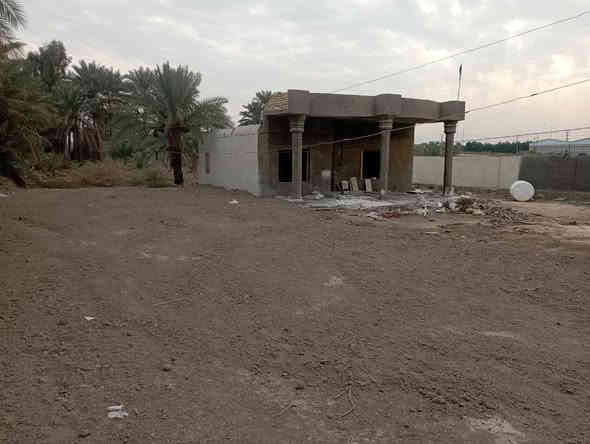 سلام عليكم يتوفر دونم ونص مشيد عليهى دار سكن حالين ترميم في الدار موقع مميز قرب كوين بار وسيطرة الاثار سعره ٤٥مليون  الأرض ماليه فقط مكاتبه وشهود الي يحب يتواصل رقم الهاتف وتساب ***********   يتوفر هيكل مسقف مئسس ماء كهرباء مجاري خلف سيطرت الاثار بناء حديث مساحة ٤٠٠متر كافت الخدمات متوفره   جنس الأرض ملك صرف زراعي حق التصرف هذى رقمي وتساب *********** حلة
