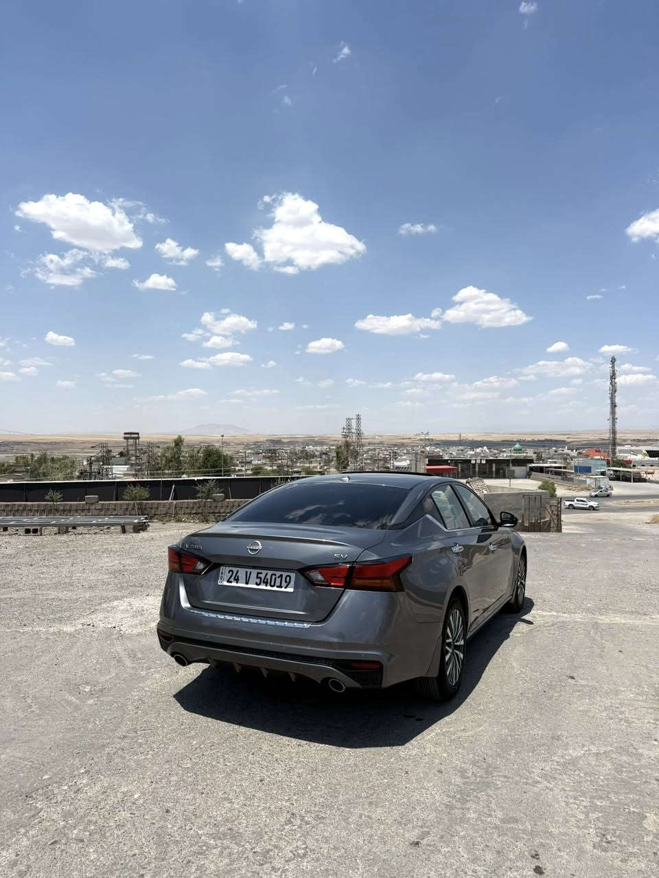 السلام عليكم 
للبيع نيسان التيما نفطي 2023 SV اسبيشل 
موصفات فول فول عدا كشن جلد و خمس كاميرات 
محرك 2500
ماشي39 الف ميل 
صبغ بولند بدون دواخل و بدون ارباك شرط 
و بيها جاملغ كلير أمريكي و شبرين بدوسه 
بيها بقصه و فطر بل شاصي كلش صغير 
سياره بدون تعديل بارد شرط 
سياره بدون شخوط و رصعات و بقصات 
سياره مرقم دهوك ترقيم جديد 
سياره تحويل وكاله غرامات شرط 
ملاحظة صوار حادث موجوده في المنشور 

السعر 158 ورقه ومجال 
اي استفسار عن سيارة خاص مفتوح 
اخوكم ديار ابو عمر 
*********** واتساب فقط للتواصل 
***********
عنوان إربيل معارض السيارات
