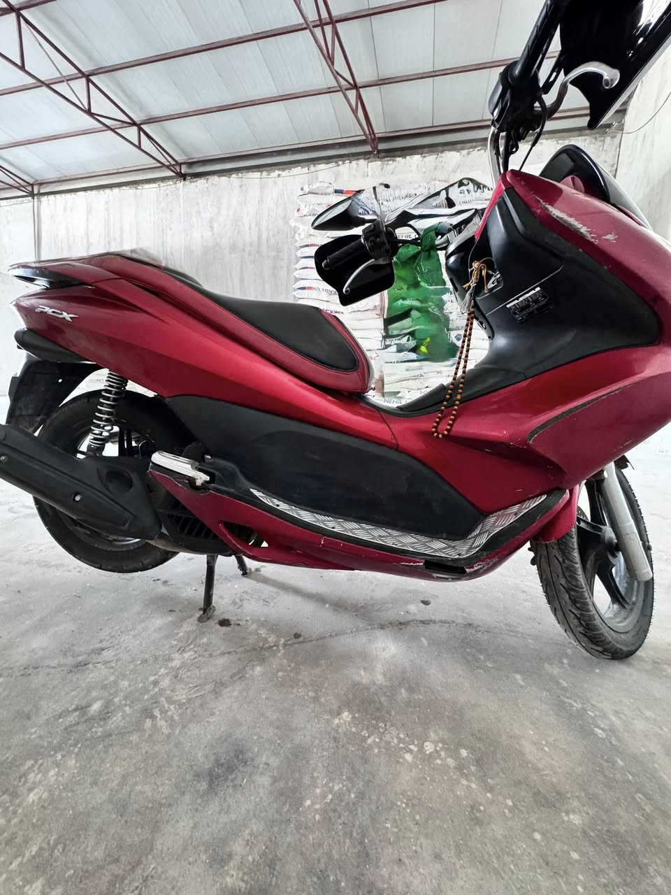 سلام عليكم للبيع pcx ياباني نظيفةسعر 1300 المكان بغداد الدورة رقم***********
