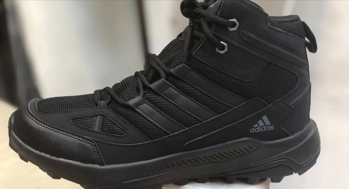 ماركة adidas موديل حديث
قياس 43           CM 27 5

اي استفسار على الخاص   رقم الهاتف/***********
يوجد توصيل جميع محافظات العراق
