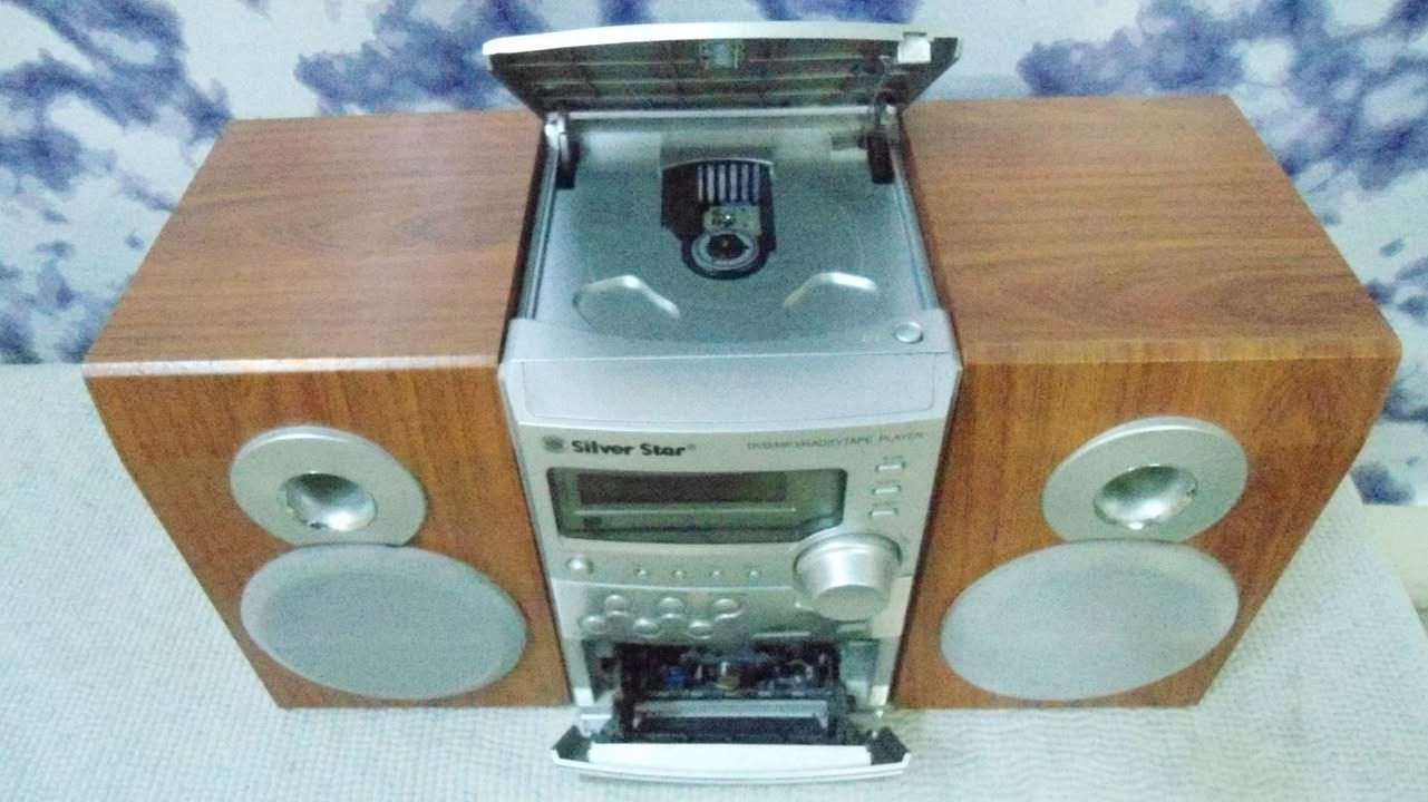 جهاز ماركة silver star
راديو FM . AM 
مسجل شغال مع التسجيل
DVD  & CD 
رام و USB
عرض فيديو على التلفزيون
الجهاز جديد بالكارتون 
السعر 60 الف مع التوصيل 
***********
