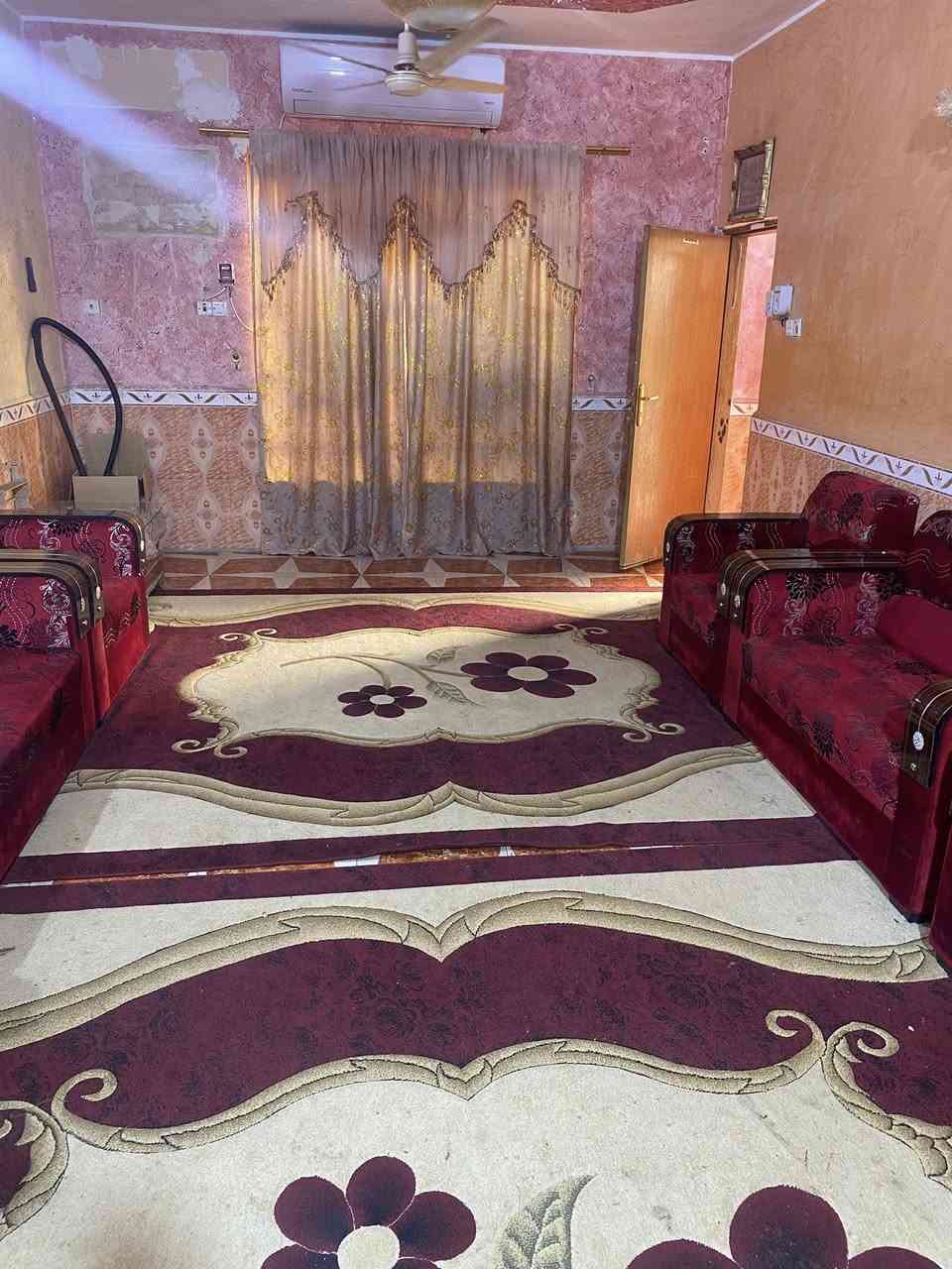 السلام عليكم بيت في حي الخضراء المساحة 200
طابقين مسلم 
5 عرف نوم 
2 مطبخ 
3 مجموعات صحية 
2 منور 
موقع بعد الوجه بفرع 
السعر 250 
مستعجل على البيع 

‭0775 723 0627‬
