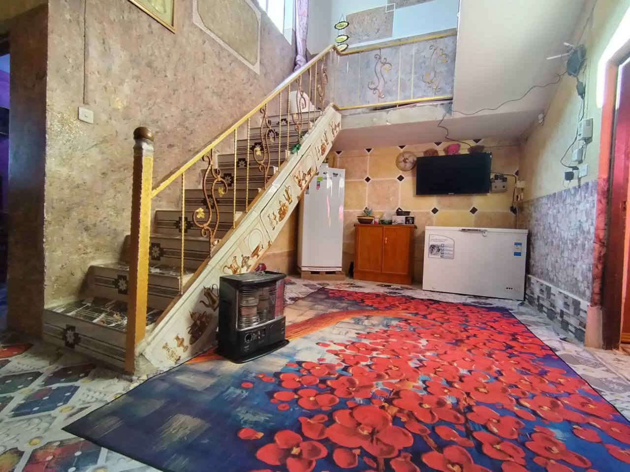 مكلف باالنشر 👍
السلام عليكم ورحمه الله وبركاته 

دار ملك صرف للبيع 📢 

المساحه 120متر 

يحتوي على غرفتين نوم أسفل وغرفه نوم أعلئ 

واستقبال وصاله ومطبخ وصحيات 

العنوان الهاشميه حي العسكري( جهه حي الصادق )

متوفره جميع الخدمات 

باقي التفاصيل اتصل على صاحب الدار***********
