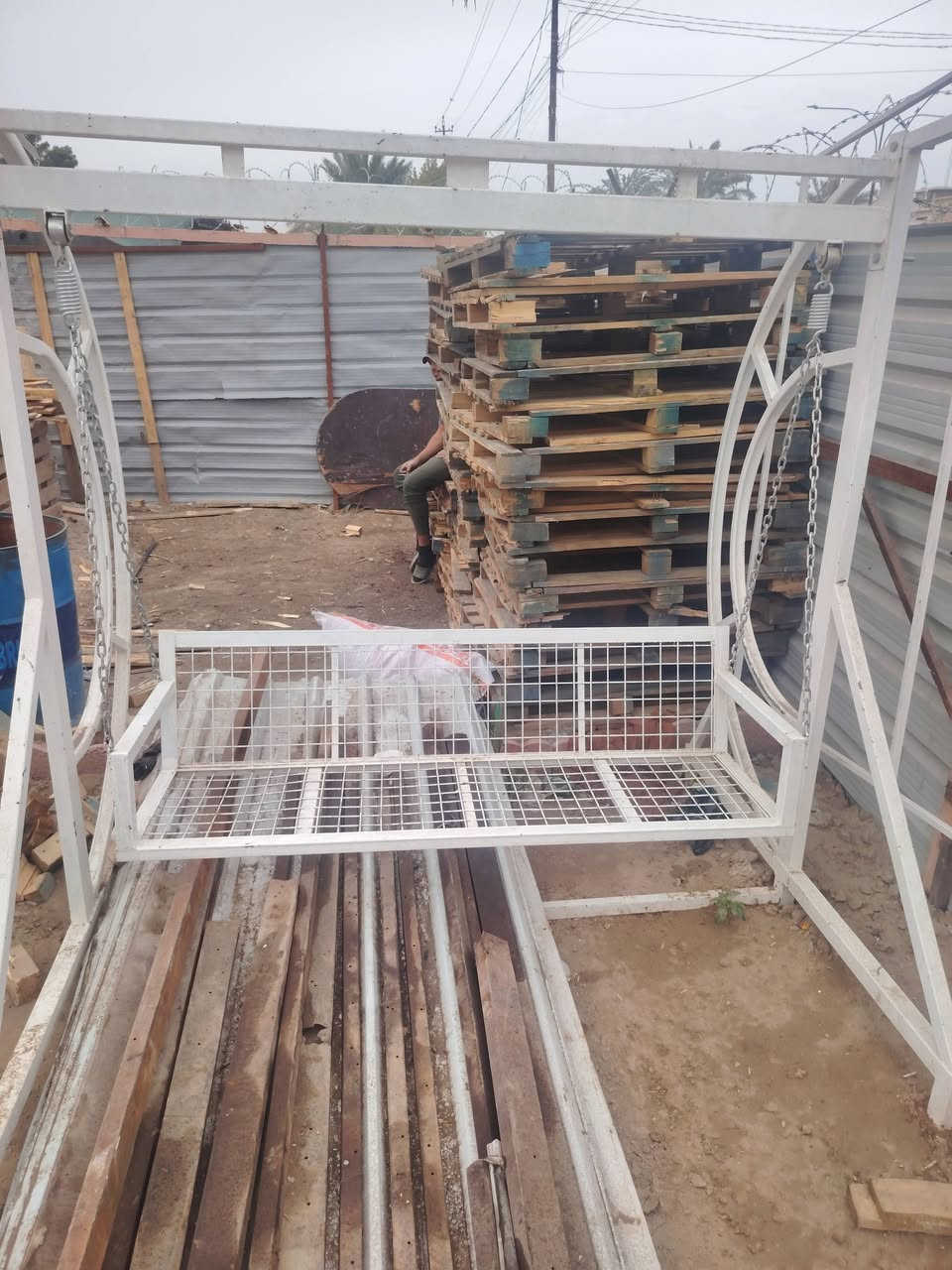 سلام عليكم مرجوحه لبيع جديد سعره 250 بيها مجال العنوان الشعلة ***********
