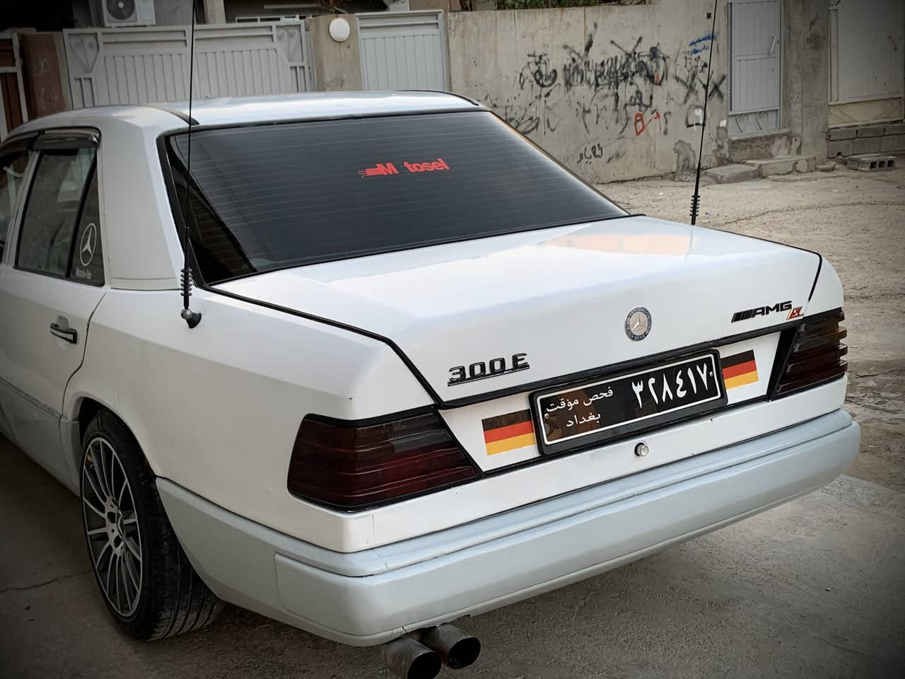 مارسیدز مودێڵ 1988 ئارم سلێمانی مەکینەی بەطە 2500ماشاللە لە قوەتوو هەستانی فوول سپۆرتە  سەقفی بۆجوانی ئەو لەزکەی لێ دراوە تاقم ویلی تازە بەستراوە بێعەیبە  ماڵەکە خۆی دیارە ئەگەر موشتەریت پەیوەندی بکە نرخی 45$معمل***********شوێن کەلار
