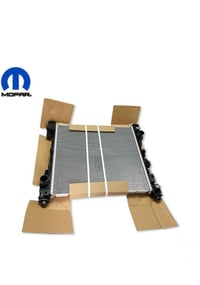 راديتر ماء جيب كراند شيروكي هايبرد  موديل 22و23و24و25 اصلي موبر  للبيع...