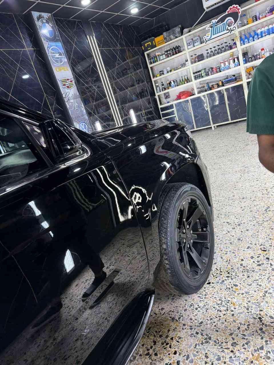 السلام عليكم تاهو موديل 2016
*أدوات دخول جديد 
*مواصفات السياره LT 
"ملكي كشنات جلد 
كشنات تدفئه تبريد
"سلايت روف 
"شاشه كبيره 
"كأمره دواره 
"مري شفط جنطه شفط
"رادار امامي
"سياقه ذاتيه
"تحكم جهتين 
"تشغيل عن بعد
"تبريد ثلج 
 ويل كب كروم
"السياره فول ماناقصها شي 
"جديده على وضع الشركه
"السعر165 مكان السياره (بصره)
الحادث سرقه الجاملغات الأماميات وتبديلهم بأصليات ونفس اللون
الاستفسار ***********
