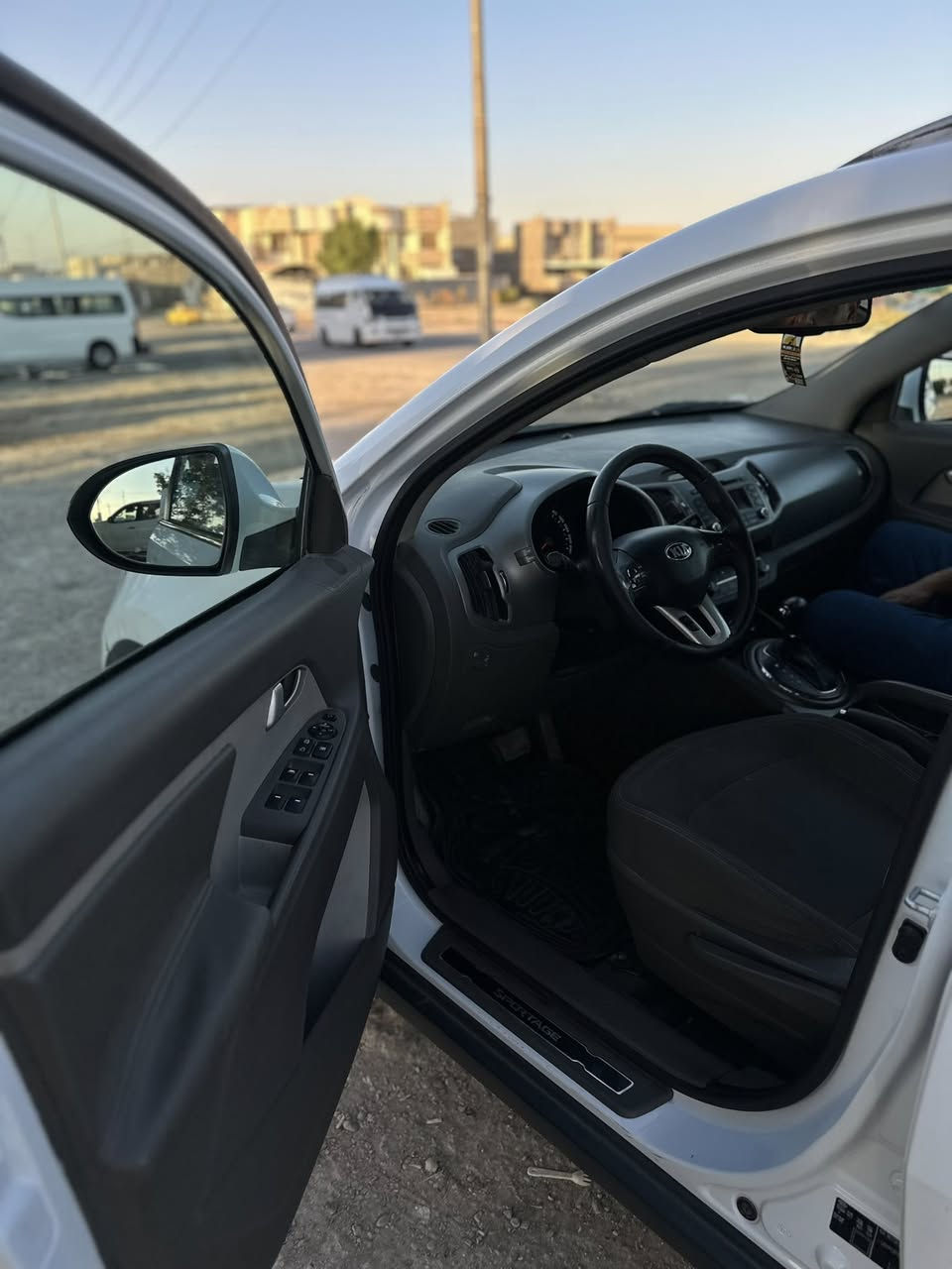 السلام عليكم كيا سبورتج موديل ٢٠١٤ خليجي ماشية١٠٠الف رقم بغداد باسمي بيه البنيد مبدل وكالة والباقي مكفول السياره جاهزة ونظيفة للاستفسار الاتصال على الرقم *********** بابل الإسكندرية السعر ١٥٠  وبيه مجال بسيط
