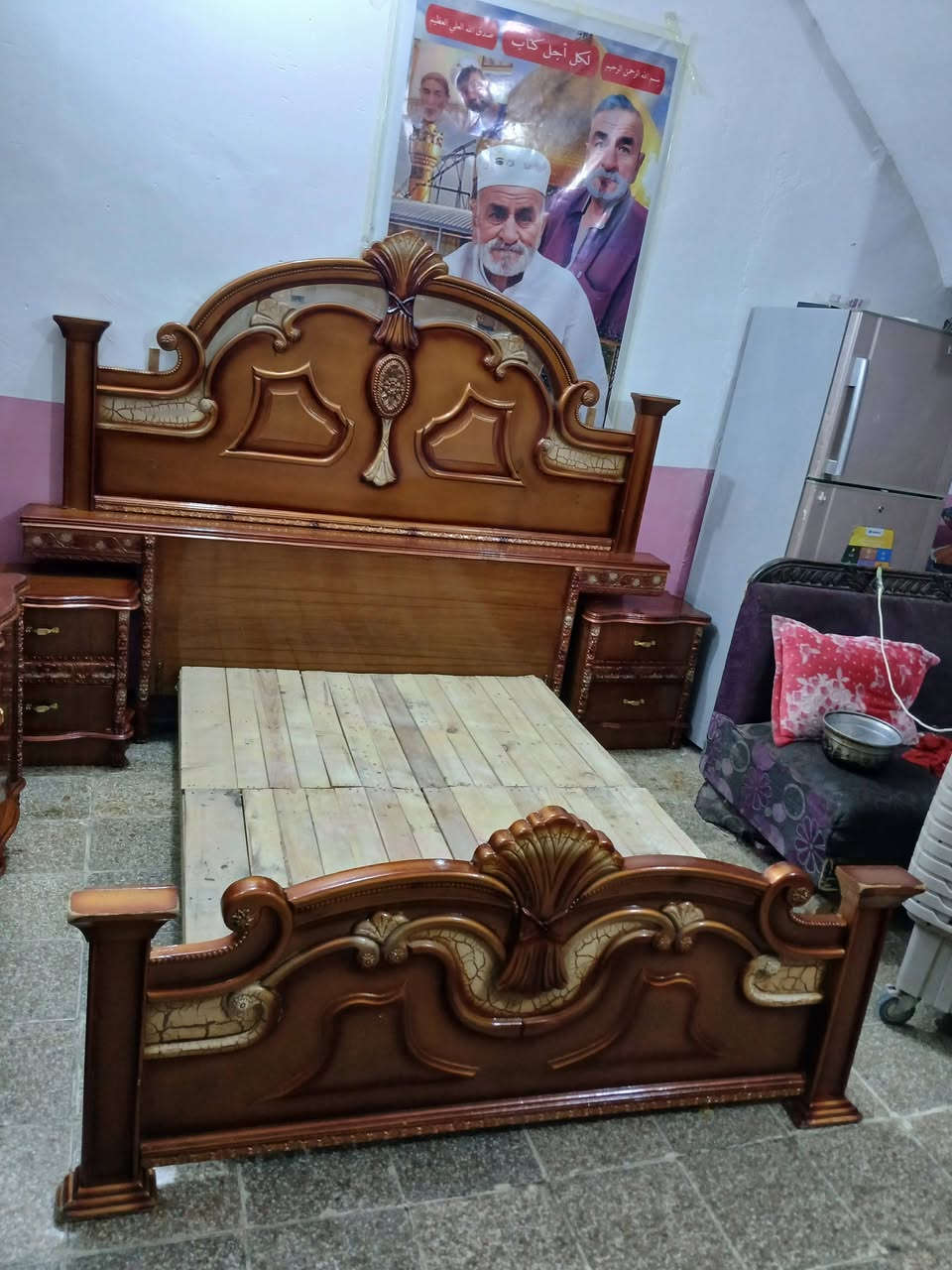 غرفه ام ٦ ملحق داخل وخارج صاج حلوه ثكيله متواجد علخاص اكو توصيل بفلوس تحتوي على يدات جدد قفاله جدد صبغ تلميع كامل جربايه لوح ٦ رجلين سعره ٦٠٠ لف رقمي *********** ابو جود

