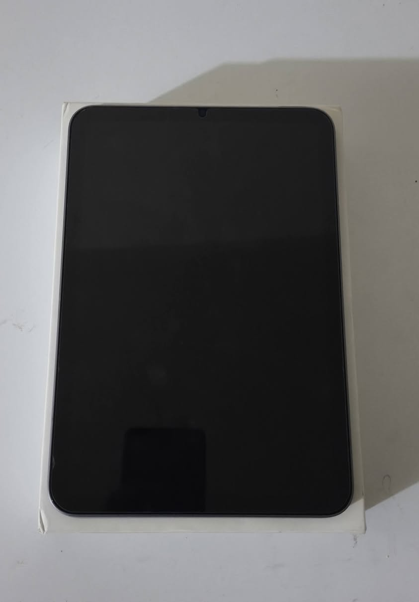 السلام عليكم ايباد ميني 6 مساحة 256 نموذج M الخلل الوحيد البي شاشة قيم واخذ بالي يرضي الله ***********
