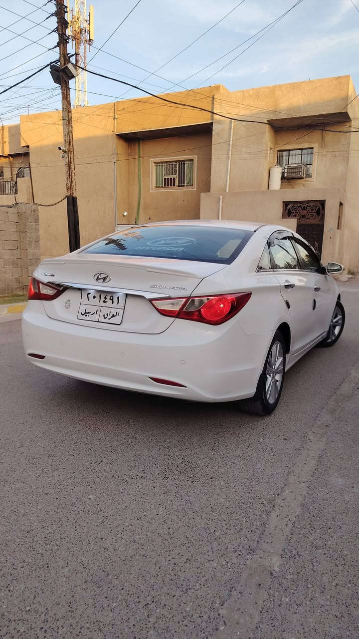 السلام عليكم ورحمة الله
للبيع بدون مراوس
سوناتا خليجي موديل 2011 محرك دوش 2400المرغوب محرك وكير مكفولات
السيارة مكفولة من الضربة القوية مصبوغة عام للجمالية بدون اي دواخل شرط الفحص
داخل لونين  مري شفط  تبريد قطعتين شفتات ستيرن حساسات خلفيه اشاير بالمري نضام ايكو اقتصادي وباقي المواصفات معروفة السنوية مساقطة  صدر خلفي أمامي باتري جديد تبريد تدفئة كهربائيات كلها شغاله السيارة جاهزة تحويل مباشر ثاني يوم مكان السيارة بغداد الاتصال على *********** السعر 106 مجالها جدا بسيط للشراي
