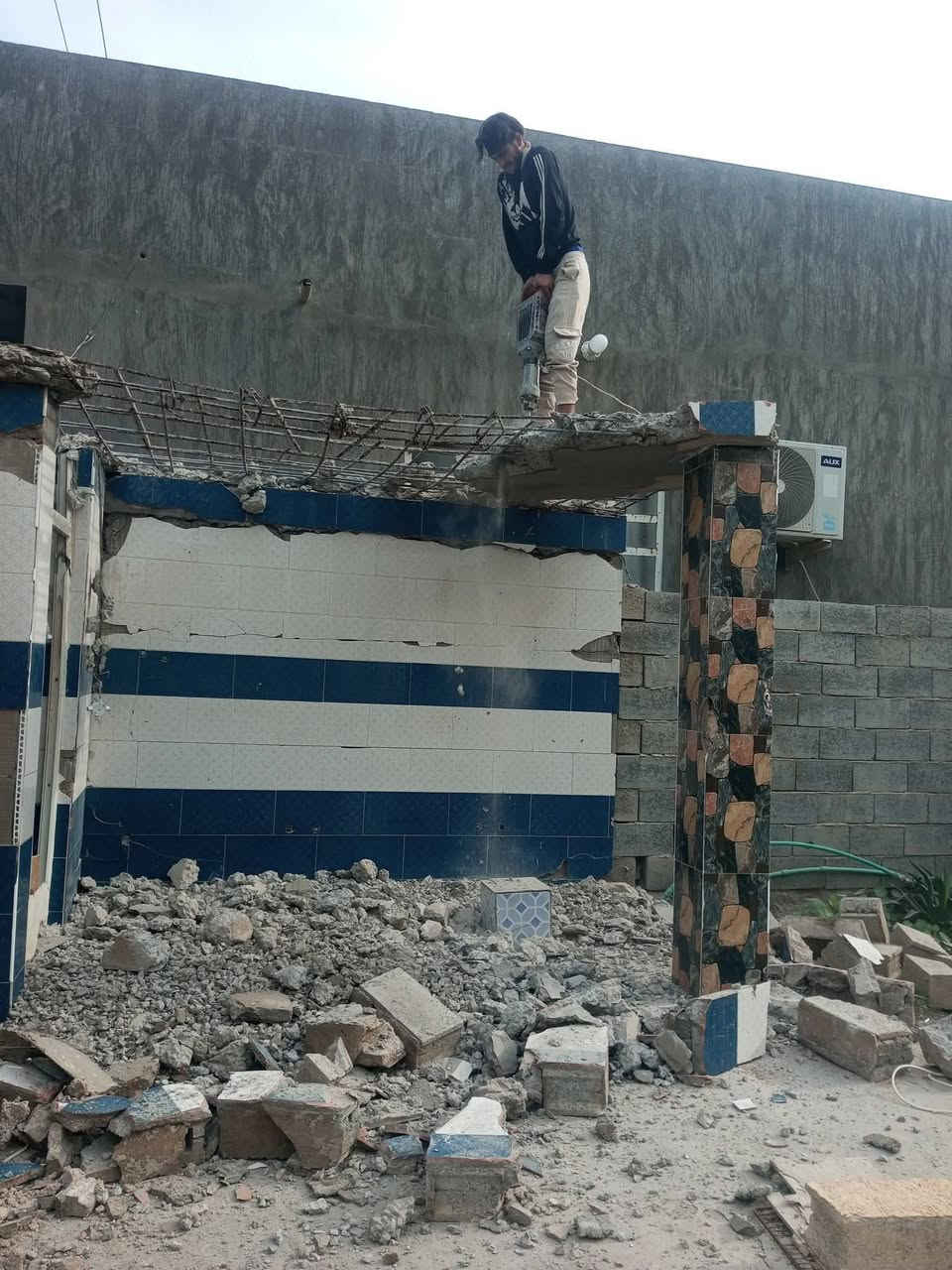 سلام عليكم  /  يوجد كادر عمل جاهز /  تصعيد مواد /  تنضيف بيوت /  تفليش /  تكشيط /  دفن نهري /  شقلنه ليل ونهار /  ومعداتنه جاهزه  ومالك دخل بكلشي تأخذ شقل جاهز مني سلمني شقل وتأخذ شقل جاهز / ماعليك بس تصال على رقم /// ***********
