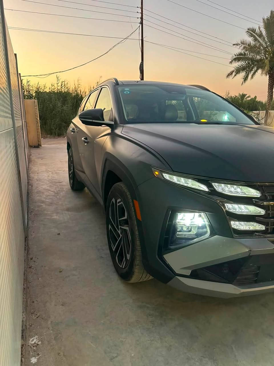 ﷽
للبيع فقط 
‏Hyundai tucson limited 
هونداي توكسان لميتد 
الموديل : 2025
الون : طافي
العداد : 8 الف ميل قابل للزياده

الضرر : صور الحادث مرفقه بلمنشور بدون تبديل اي قطعه /
ملاحظه راديترات وبدنه بلاديه

المواصفات :-
1-شاشة عرض داتشو 
2-المحرك   v4    2.500
3-بصمة تشغيل + بصمة ابواب 
4-اصطفاف ذاتي(تقديم + ترجيع عن طريق الريمونت)  
5-فتحة بانوراما
6-سماعات هارمن كاردن عدد 16
 7-رادار امامي  + خلفي + جانبي
8-حساسات امامي + خلفي 
9-كامرات عدد 5  360 درجة 
10-كشنات امامي خزن ميموري 
11-كشنات تدفئة وتبريد امامي
12-انارة داخليه (محيطيه) + انارة دشبول 
13-كشنات خلفيه تدفئه 
14-تبريد امامي + خلفي منفصل التحكم
15-تحكم ستيرن + شفتات
16-تدفئة ستيرن 
17-مرايا هيتر + تعتيم 
18-صندوق كهربائي شفط + اربع وضعيات فتح صندوق
19-وضعيات قيادة  (3)
20-ويل كب حجم  19
21- نقطة عمياء 
22-سايد بريك بصمة + مثبت سرعة
23-شحن وايرلس 
24-إشارات بالمرايا  + إشارات جانبيه
25-اوتو هولد 
26-تحديد مسار
27-شاشة ديجتال كبيرة
28-تشغيل عن بعد .
29-تتقدم وترجع بالريمونت
30-دفع رباعي
31-نظام مانع انزلاق 
32-نظام نزول منحدرات
33-كشنات كهرباء
34- كار بلي وايرلس
وبعد بيها هوووواي مواصفات معروف اللمتيد الVIP فول 1/1
السياره رقم بغداد انكليزي بأسمي
السعر 205
***********
بغداد الامين الثانيه
