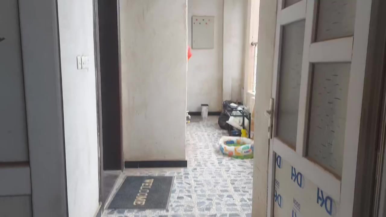 شقه للايجار الفلوجه شارع السد مقابل جملون الشيحاوي السعر 400الف قفل للأستفسار ***********
