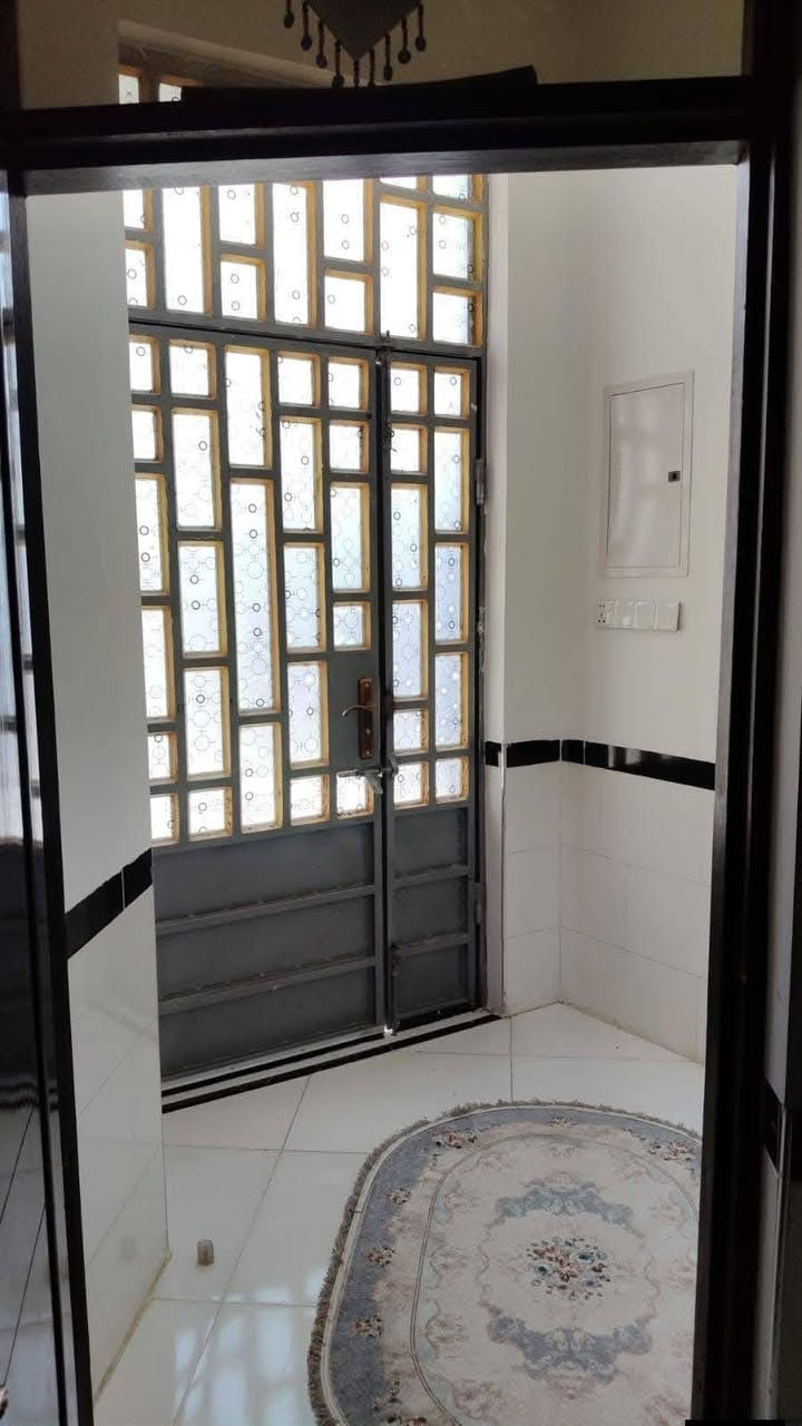 للأستفسار اتصال او واتساب ***********
السلام عليكم 
((🛑🛑بيت للبيع 🛑🛑))
العنوان البصرة قضاء الهوير الكبير (الفصلة) 
طابو زراعي سند 25  
🛑🛑البيت طابقين الطابق الثاني بلا سگف🛑🛑
مساحة البيت ((182)) متر+قطعة ارض ((168))
حديقة ع الجانت الايمن الطول 12 متر والعرض 4 متر
وحديقة ع الجانب الايسر الطول 12 متر والعرض 9 متر
البيت بناء طابوق درجه اولى  البيت يتكون من ((5))غرف نوم صاله بلطابق الاول وصاله بالطابق الثاني  مطبخ داخلي بارد ومطبخ حار خارجي ديوانيه كليدور صحيات داخليه وصحيات خارجيه + جاهز من جميع الجهات  سعر 110 مليون ومجال كلش قليل + داخل بالطابو الجديد + يوجد قطع اراضي المساحه 300 م السعر 35 مليون
