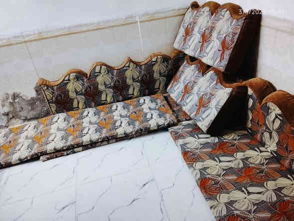 ديوان جلسه عربيه كلش حلو ومرتب وجديد ويا برده كامله الديوان مساجه 8 متر يعني فد شي حلو يرهم ب اي مضيف عادي وجلسته مريحه ب 100 الاف هوه والبرده وبي مجال مكان نجف خان النصف ( الحيدريه ) للاستفسار الاتصال علئ الرقم *********** والله يسون كلش وحلوات
