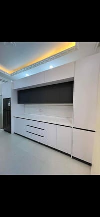 للبيع • خزانة • تصميم حسب الطلب